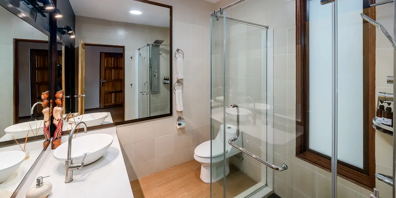 Rainforest Studio bathroom